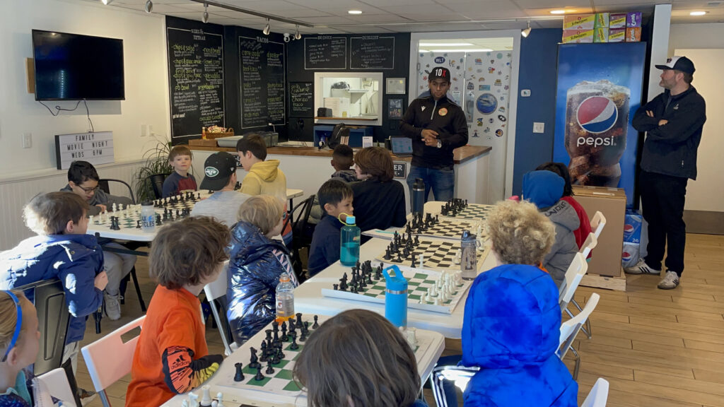 Online: Chess Club with DIG